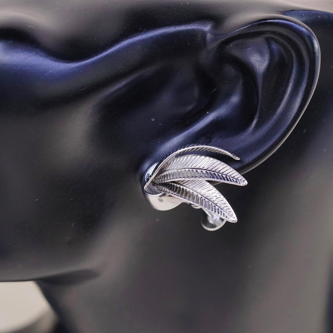 Vintage jewelry, silver Tone clip on leaves earrings