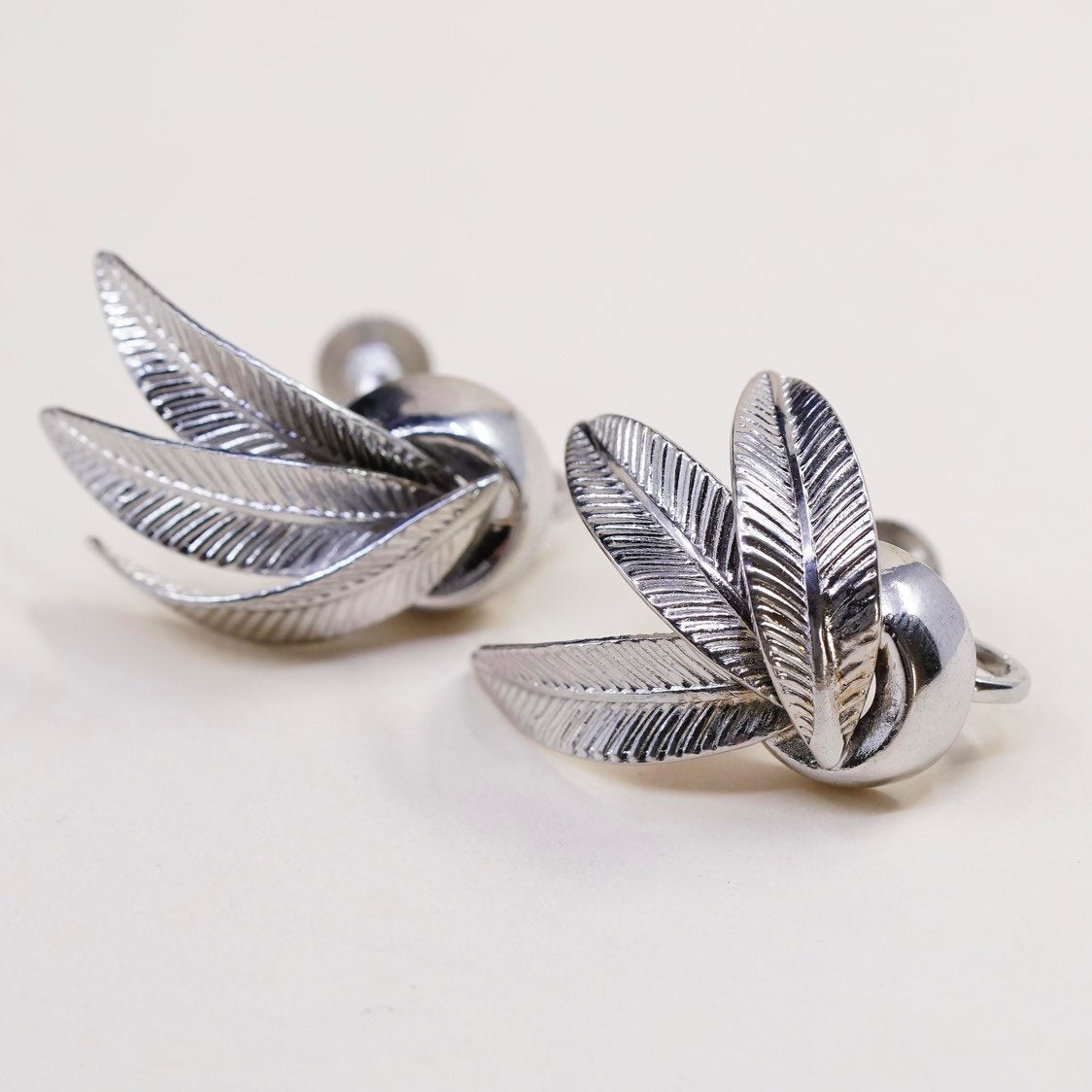 Vintage jewelry, silver Tone clip on leaves earrings