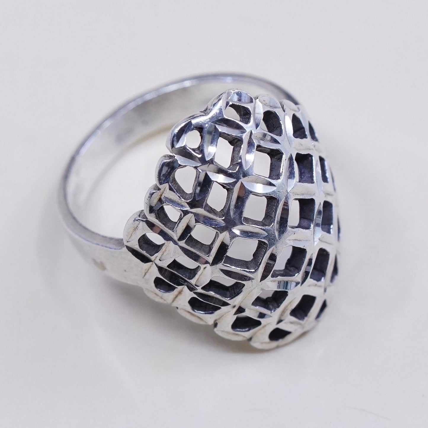 Size 4.5, vtg Sterling silver handmade ring, 925 band w/ Filigree swirl band