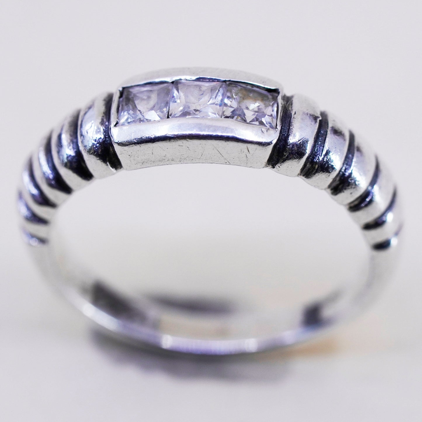 Size 7.5, vintage Sterling 925 silver statement ring, ribbed band with CZ