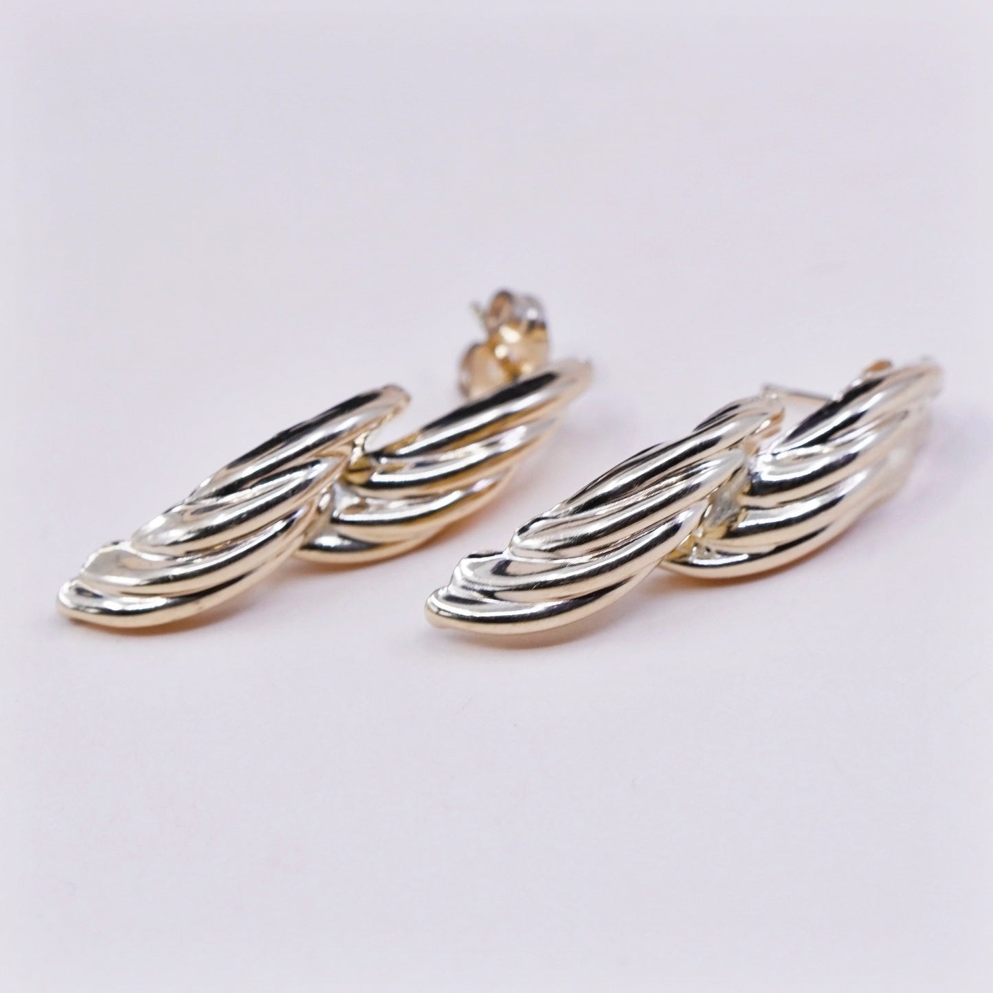 1.2g, vintage 14K yellow gold earrings, real gold ribbed shell studs , stamped 14K PPC