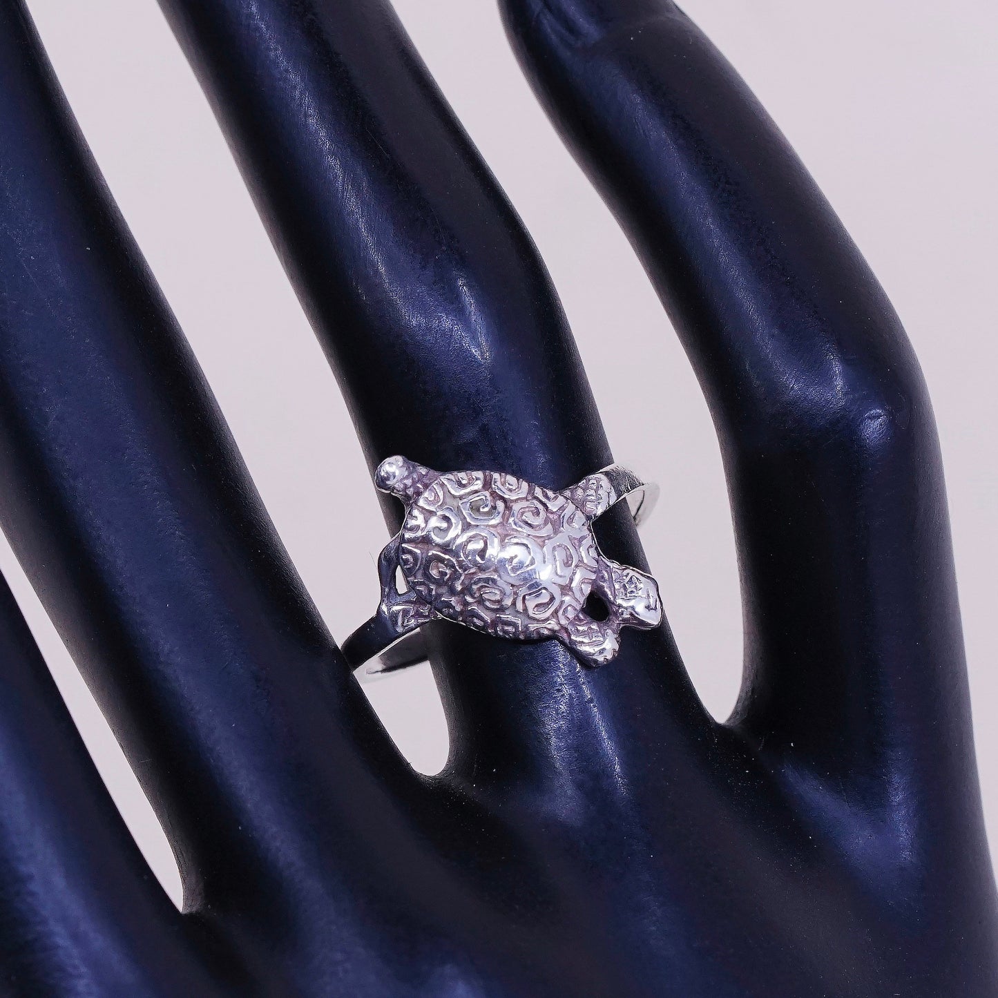 Size 7, vtg sterling silver handmade ring, 925 band with turtle