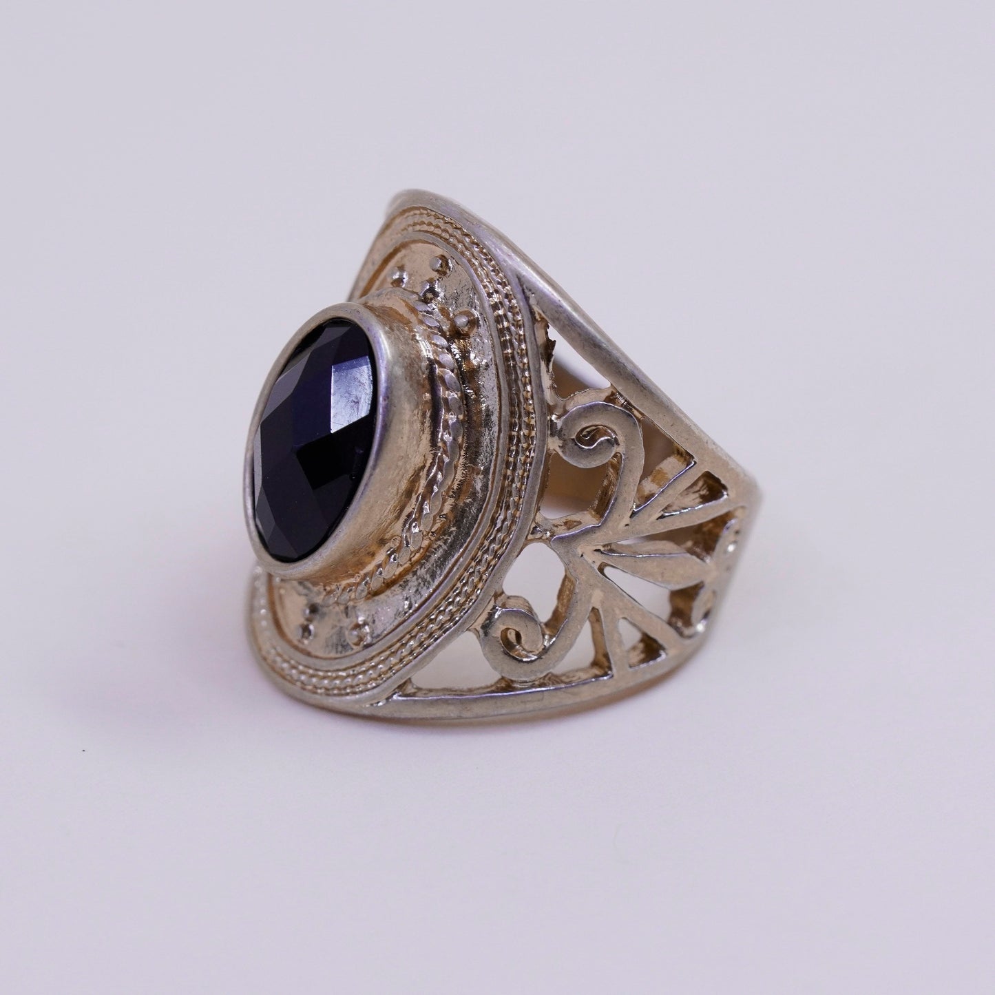 Size 7, vintage modern gold tone brass ring w/ black stone