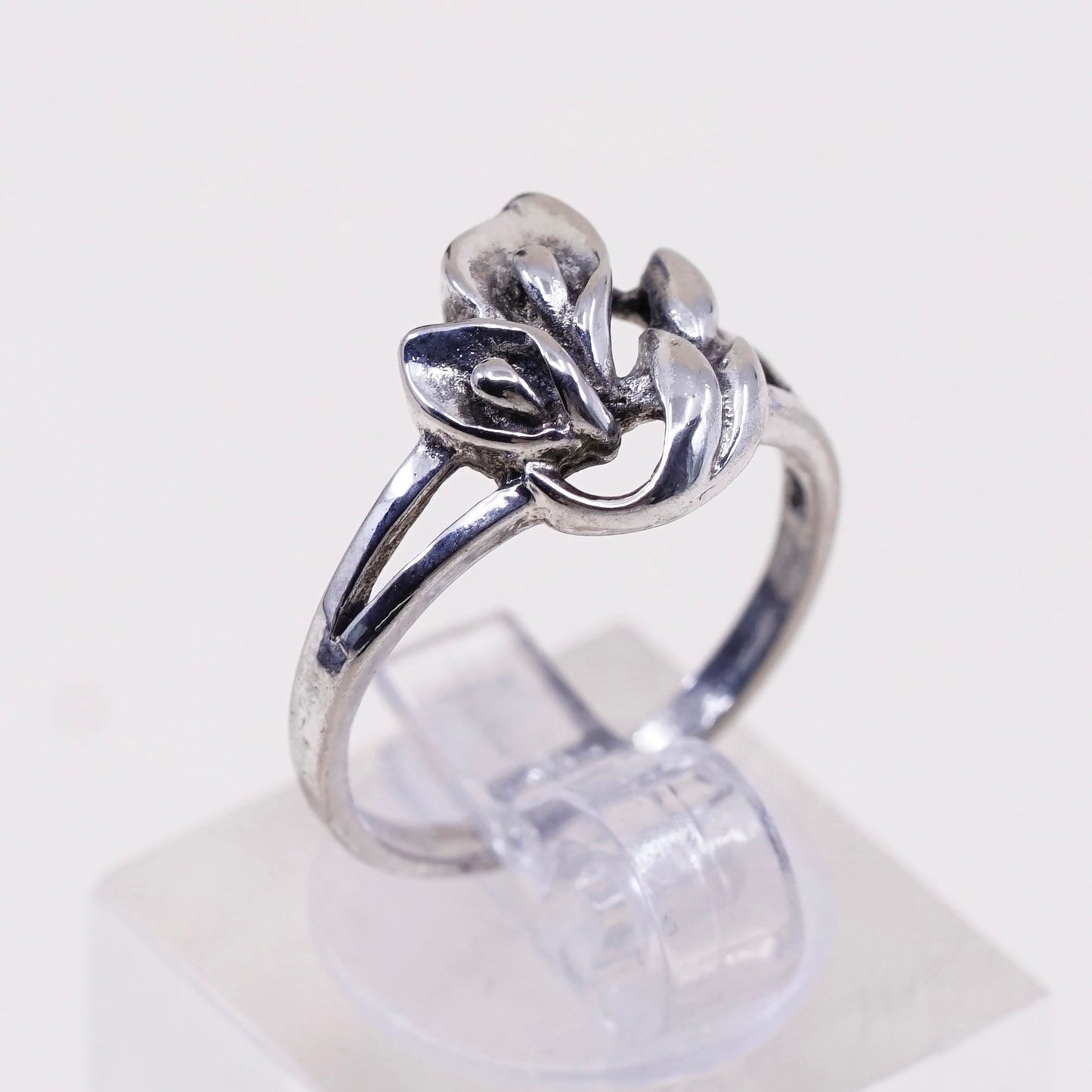 Size 6, vintage Sterling 925 silver handmade ring with lily flower