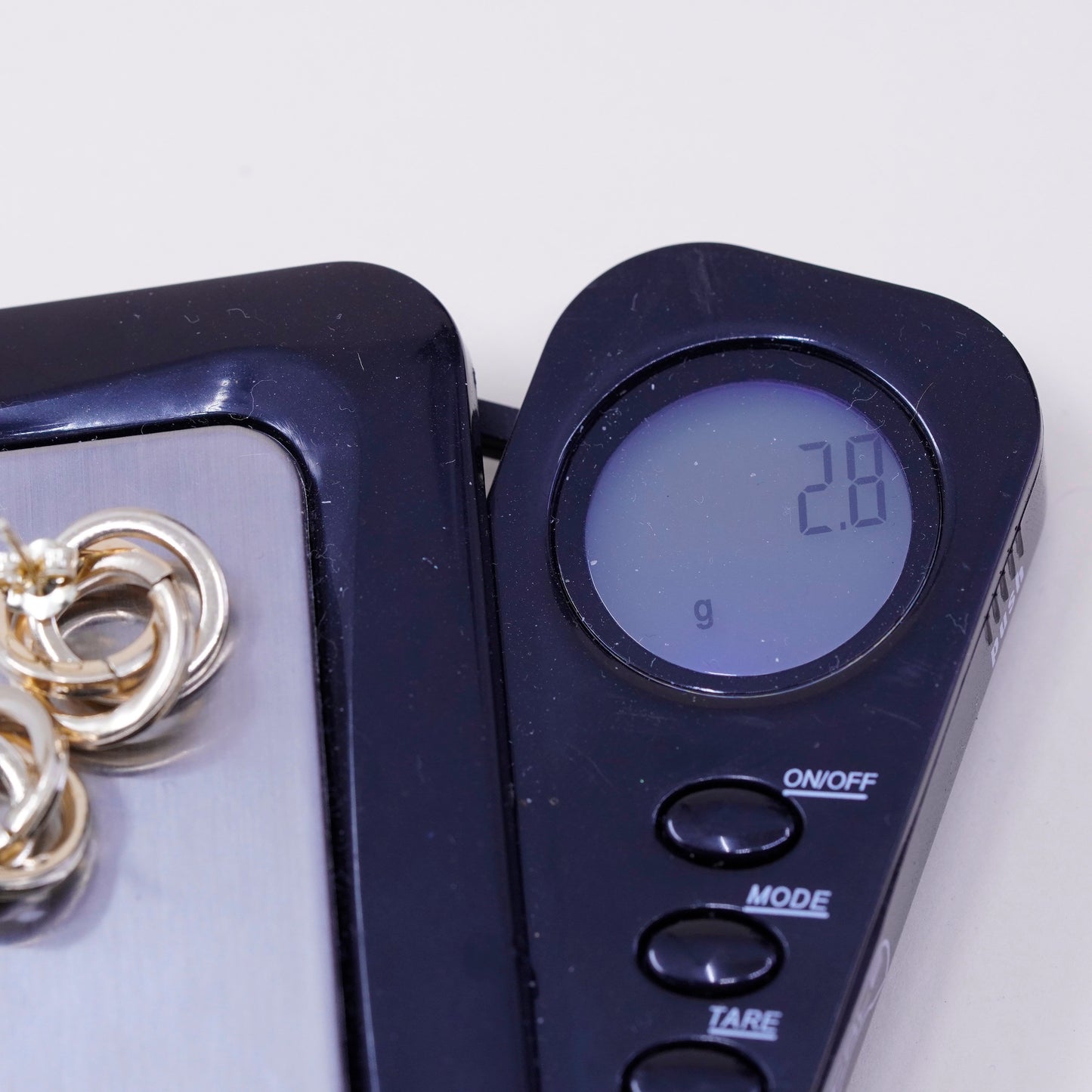 2.8g, vintage 14K yellow gold earrings, real gold edgy entwined circle studs , stamped 14K