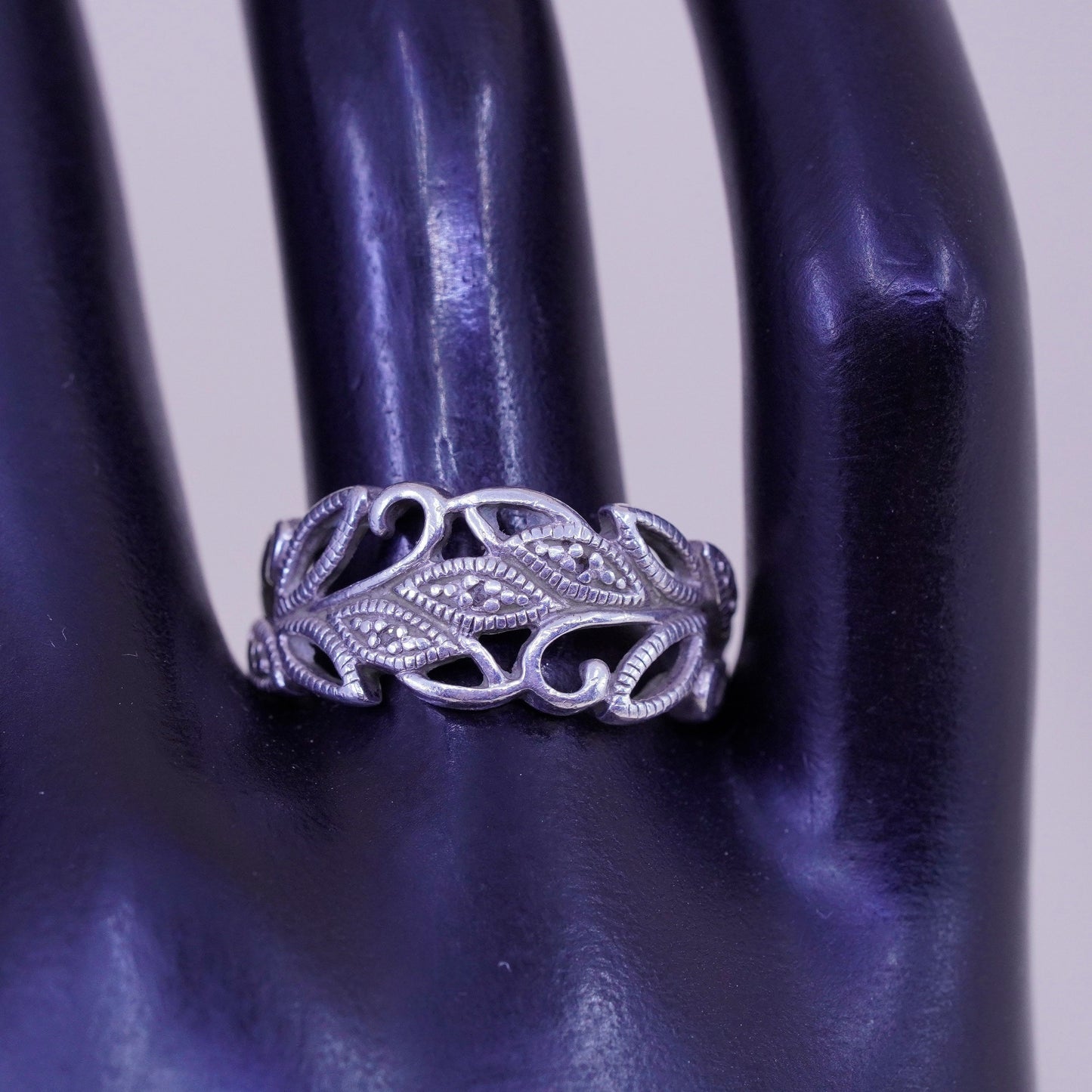 Size 7.25, vintage Sterling silver ring, 925 leaves band with real diamond