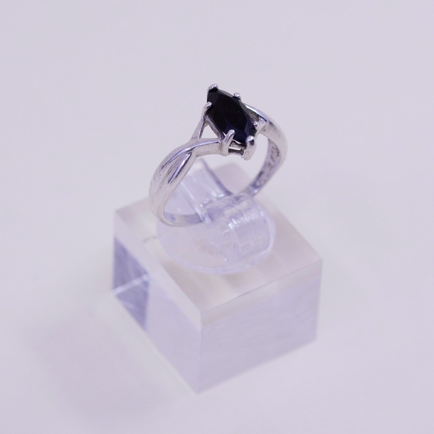 Size 6, Vintage sterling silver 925 ring with wavy obsidian