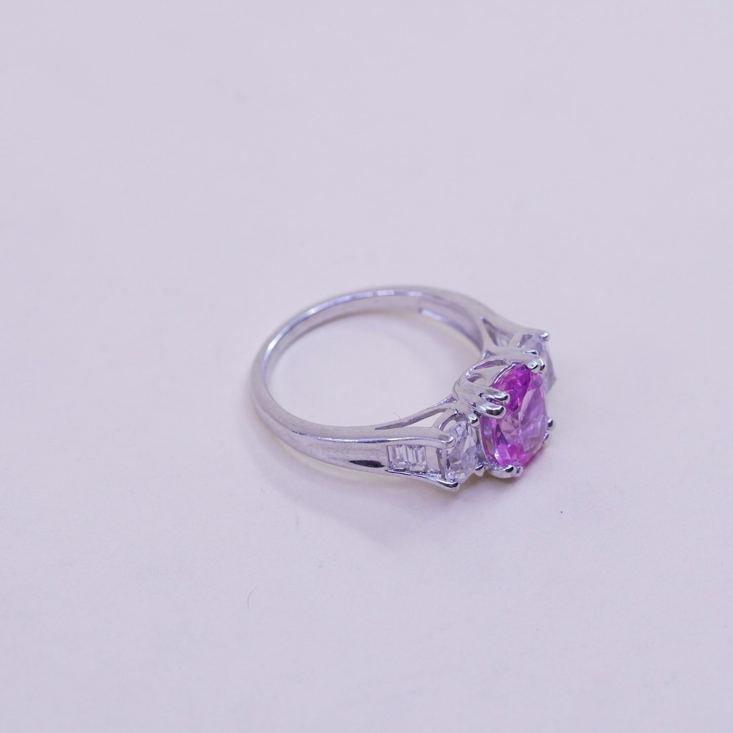 Size 7, Vintage Sterling 925 silver fashionable ring with pink clear crystal