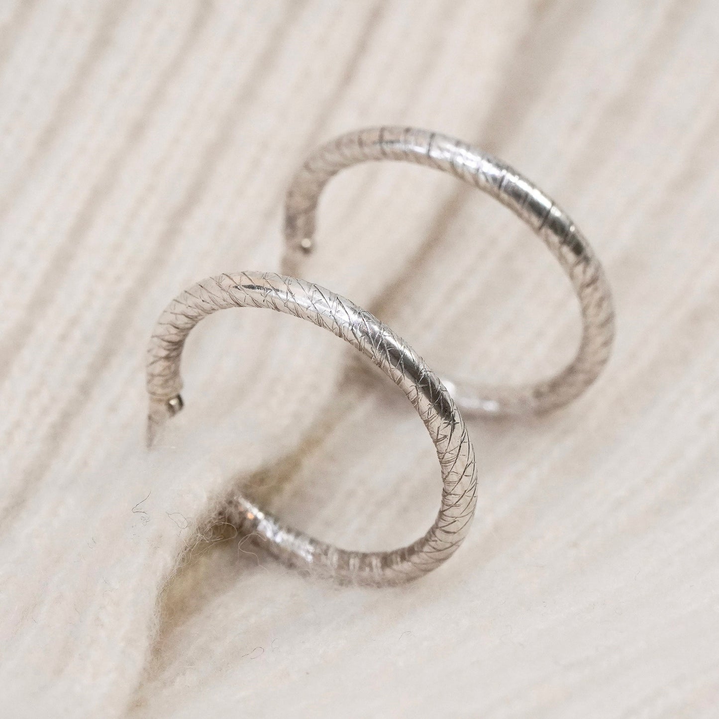 1”, Vintage sterling 925 silver loop earrings textured fashion minimalist hoops