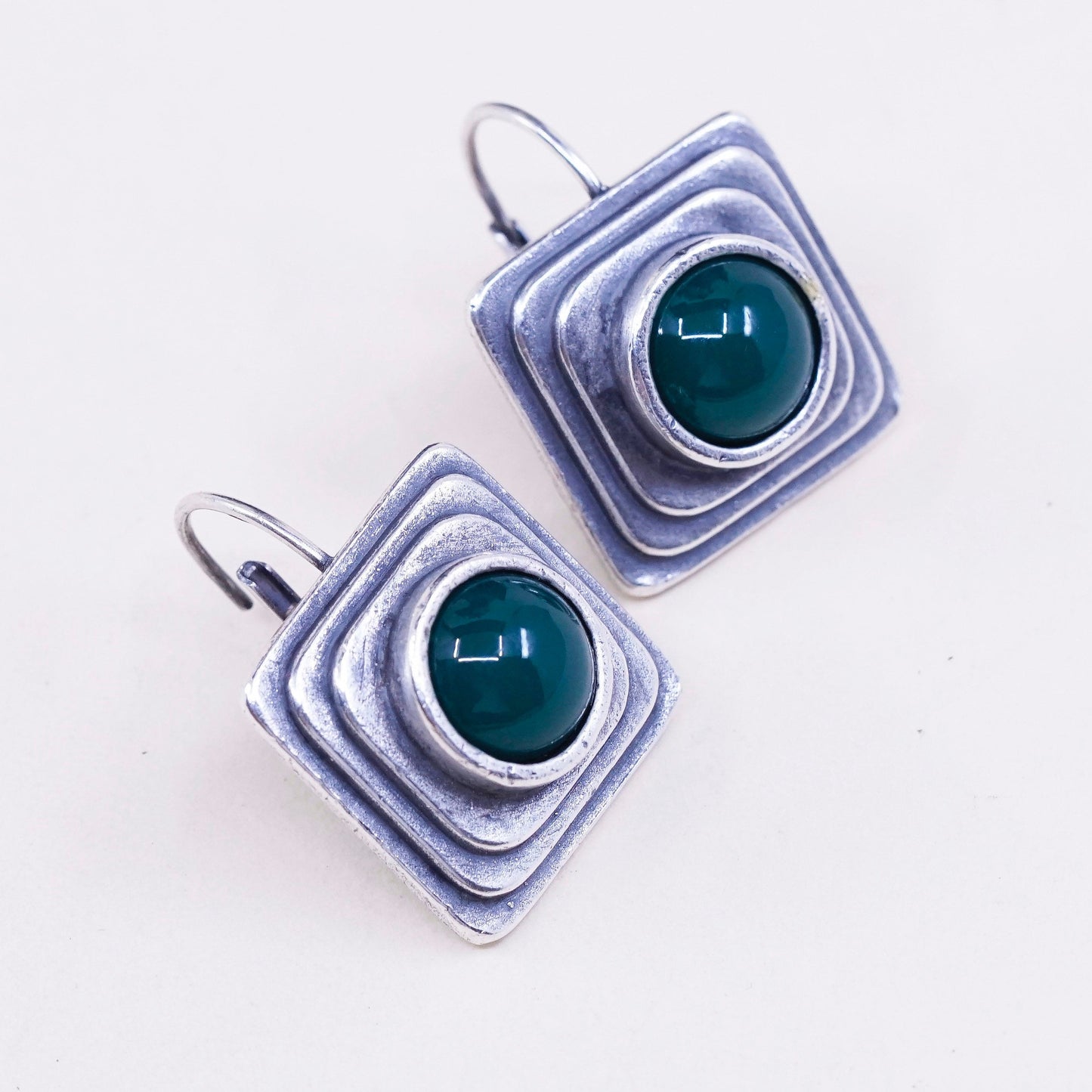 Vintage venue usa silver tone ribbed earrings with green beads