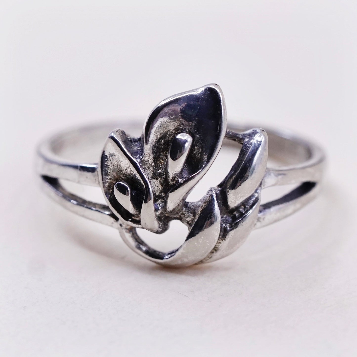 Size 6, vintage Sterling 925 silver handmade ring with lily flower