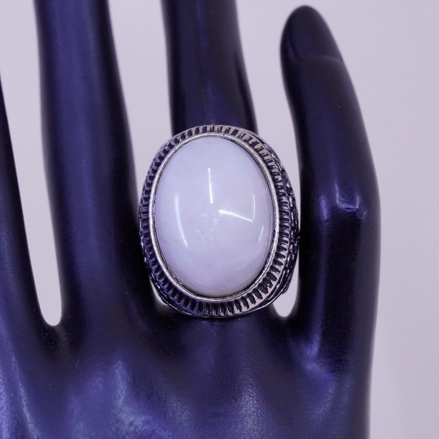 Size 7, vintage modern silver tone ring w/ moonstone
