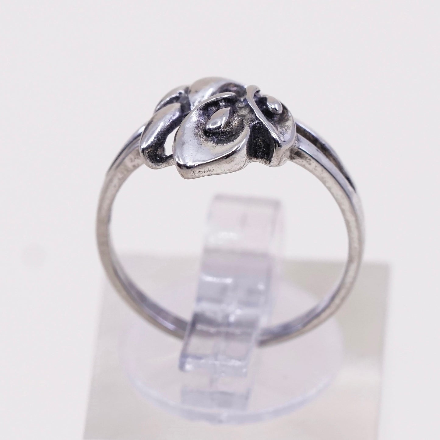 Size 6, vintage Sterling 925 silver handmade ring with lily flower