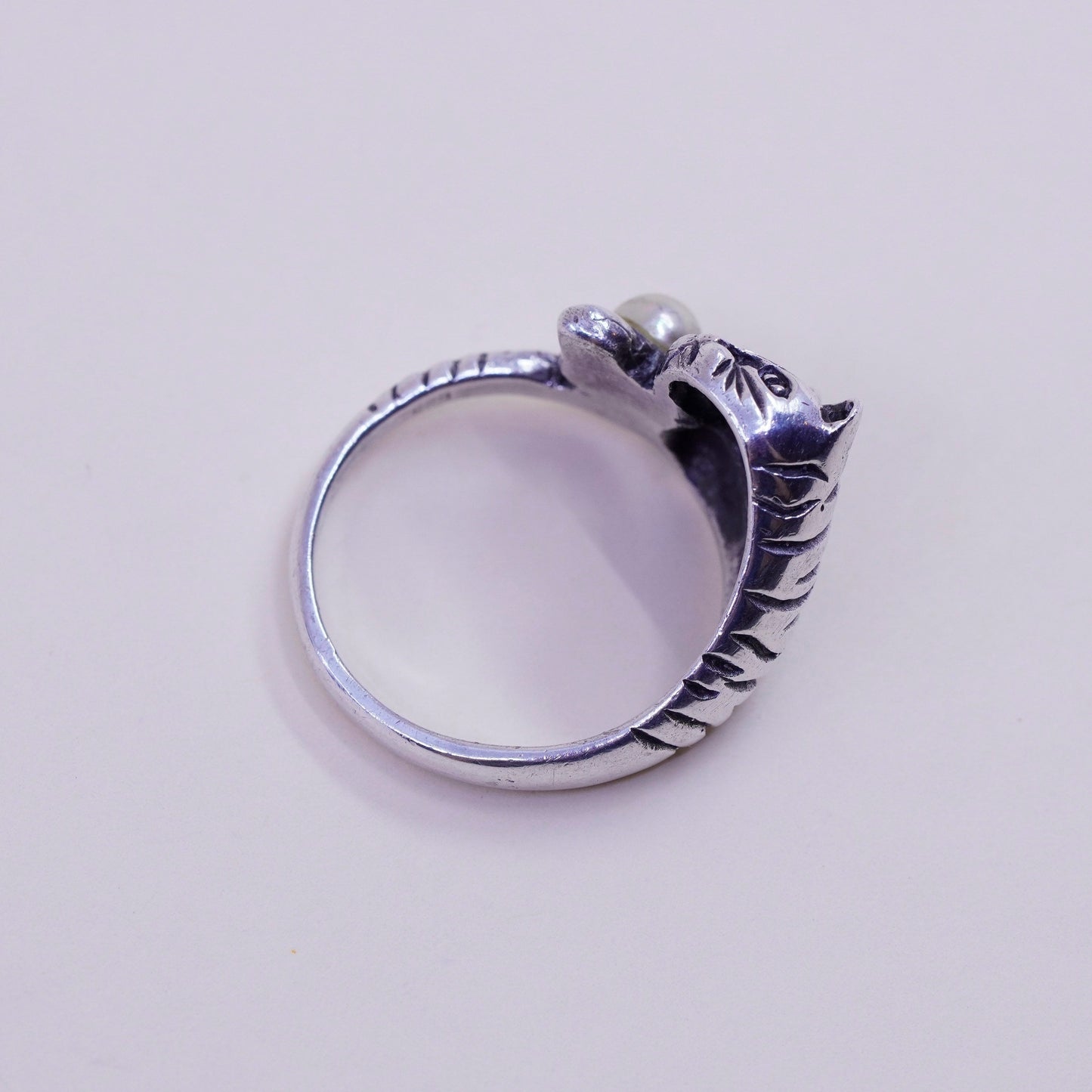 Size 9, vintage Sterling 925 silver handmade cat ring with faux pearl