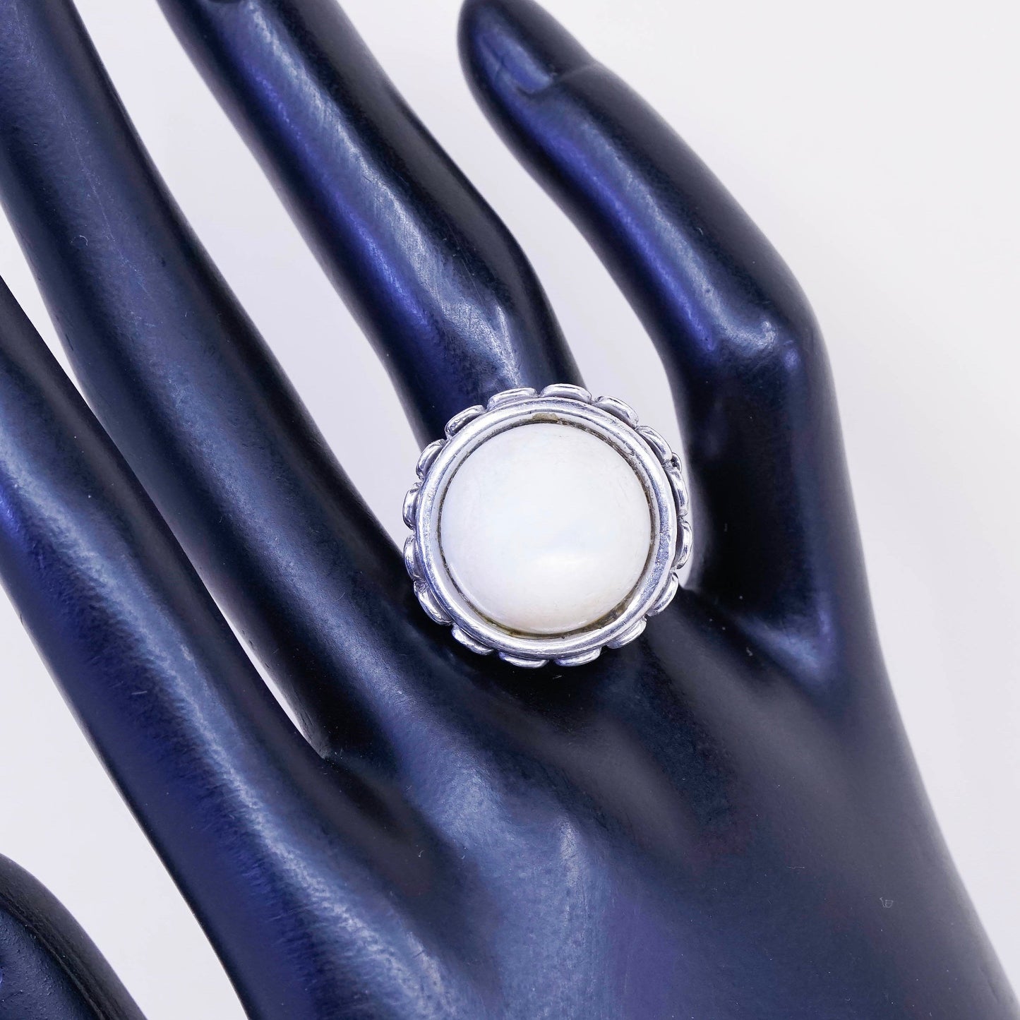 Size 8, vtg sterling silver handmade crown cocktail ring w/ mother of pearl
