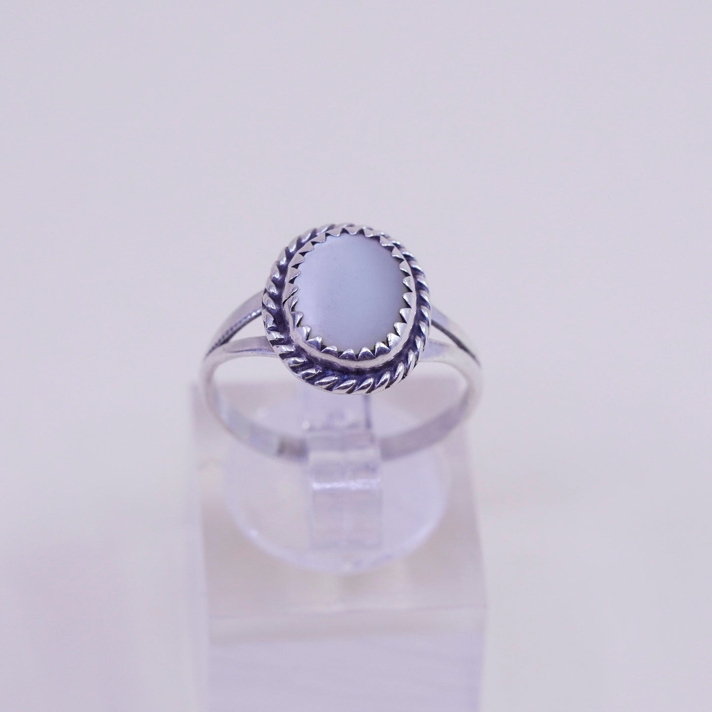 Size 6.5, Vintage sterling 925 silver handmade ring with oval mother of pearl