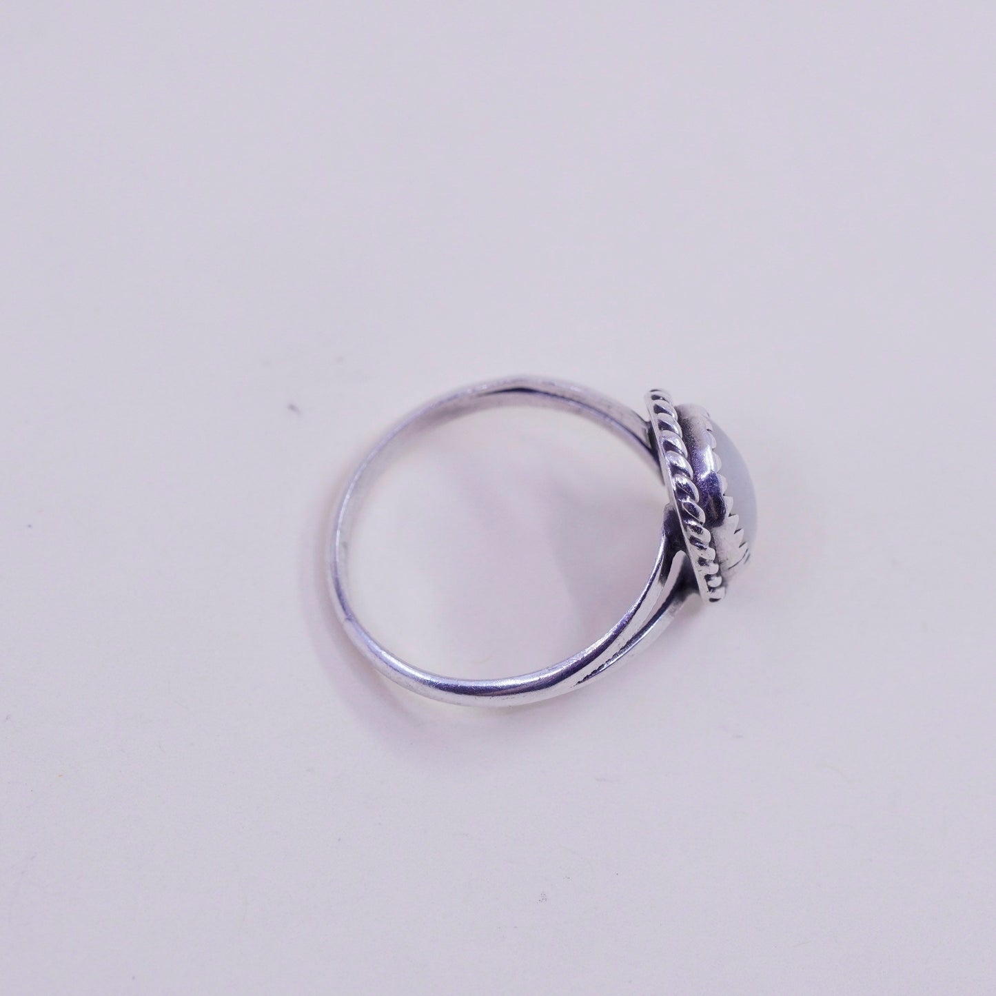 Size 6.5, Vintage sterling 925 silver handmade ring with oval mother of pearl
