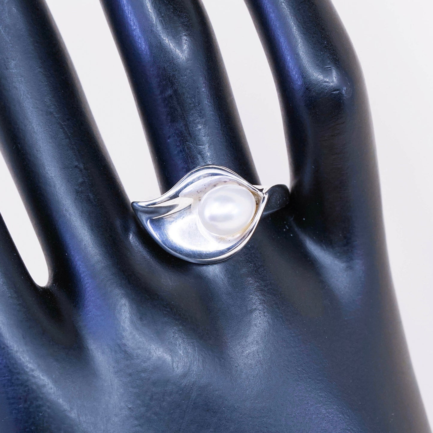 sz 8, vtg Sterling silver handmade ring, modern 925 lily flower band w/ pearl
