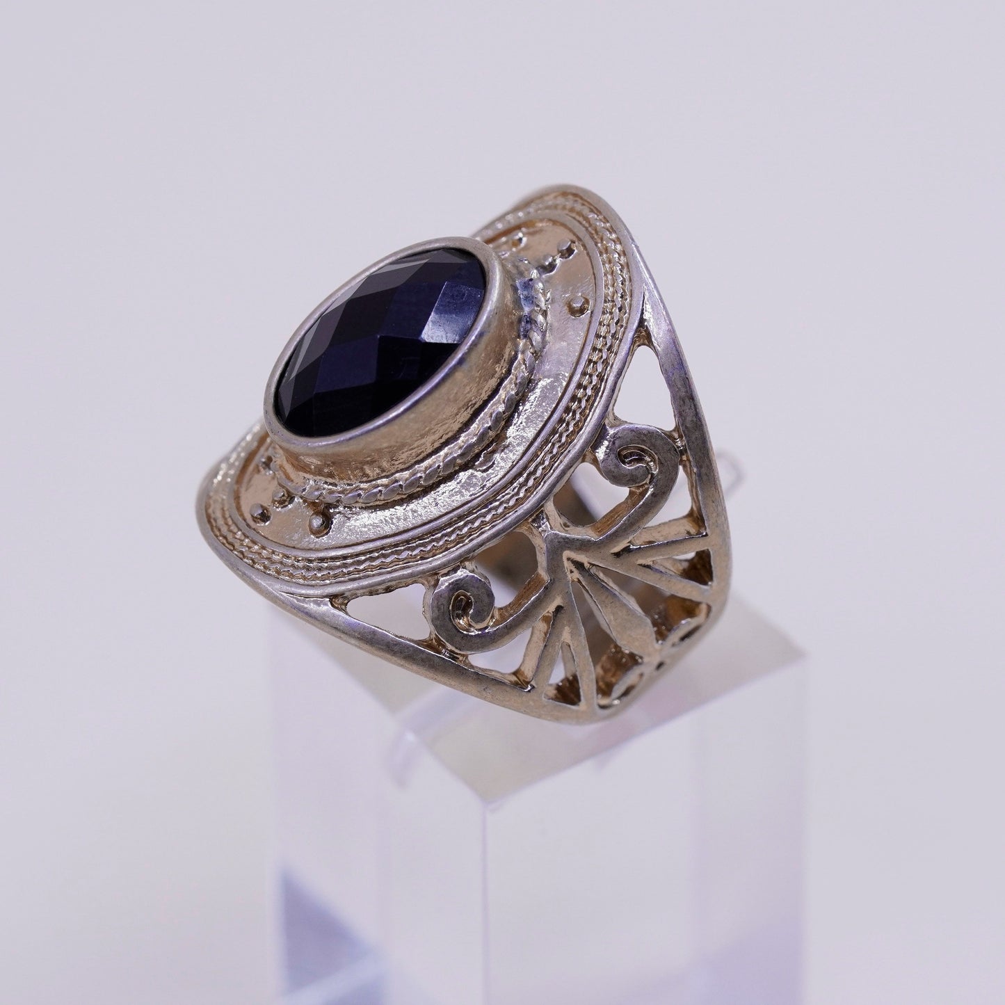 Size 7, vintage modern gold tone brass ring w/ black stone