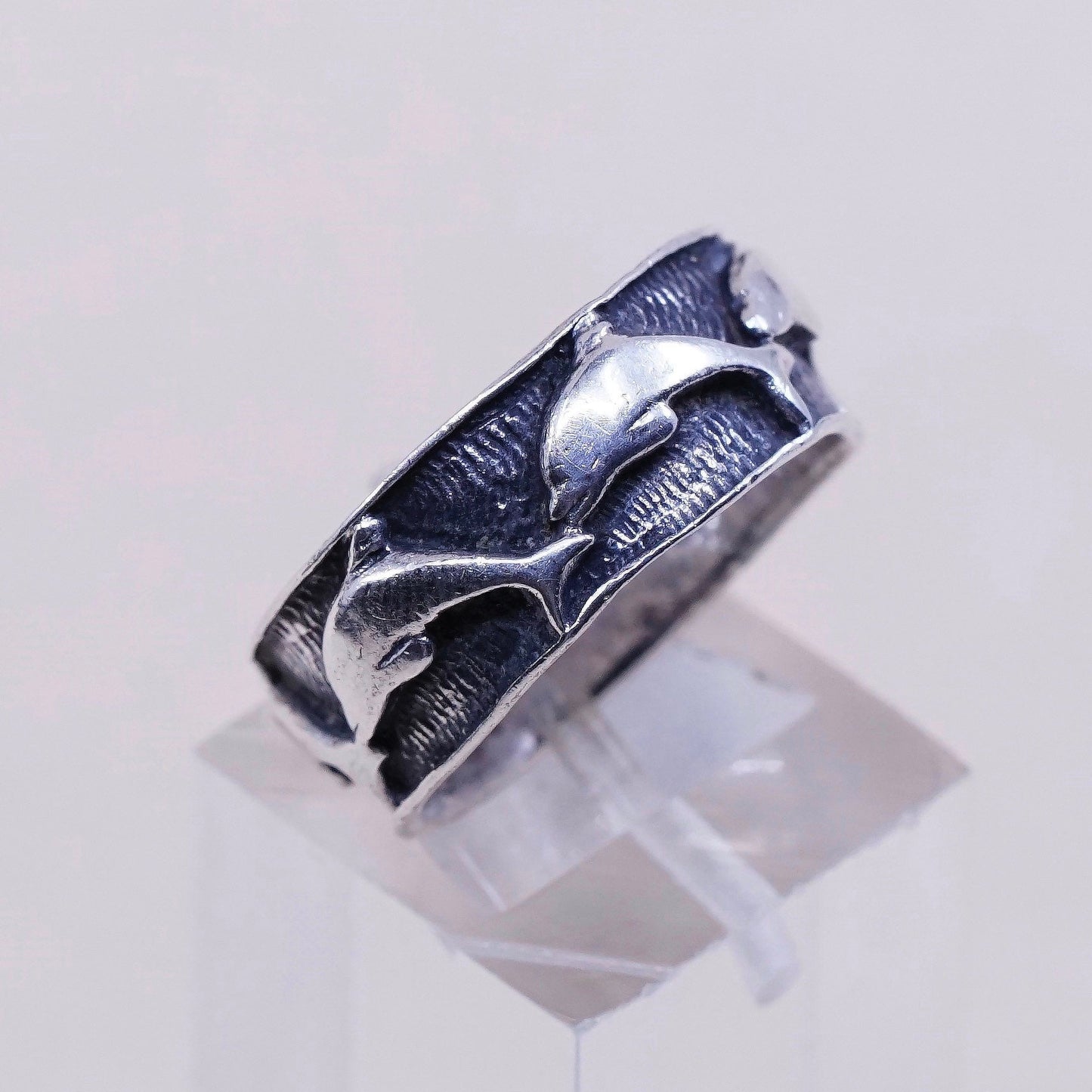 Size 7.25, vtg sterling silver handmade ring, 925 Mexico handmade dolphin band