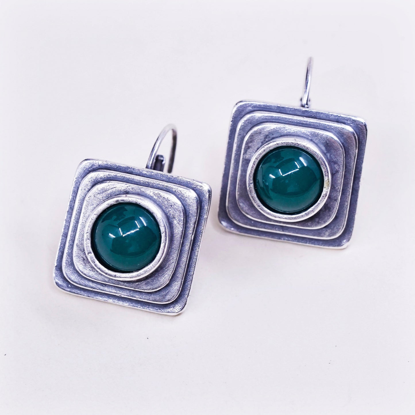 Vintage venue usa silver tone ribbed earrings with green beads