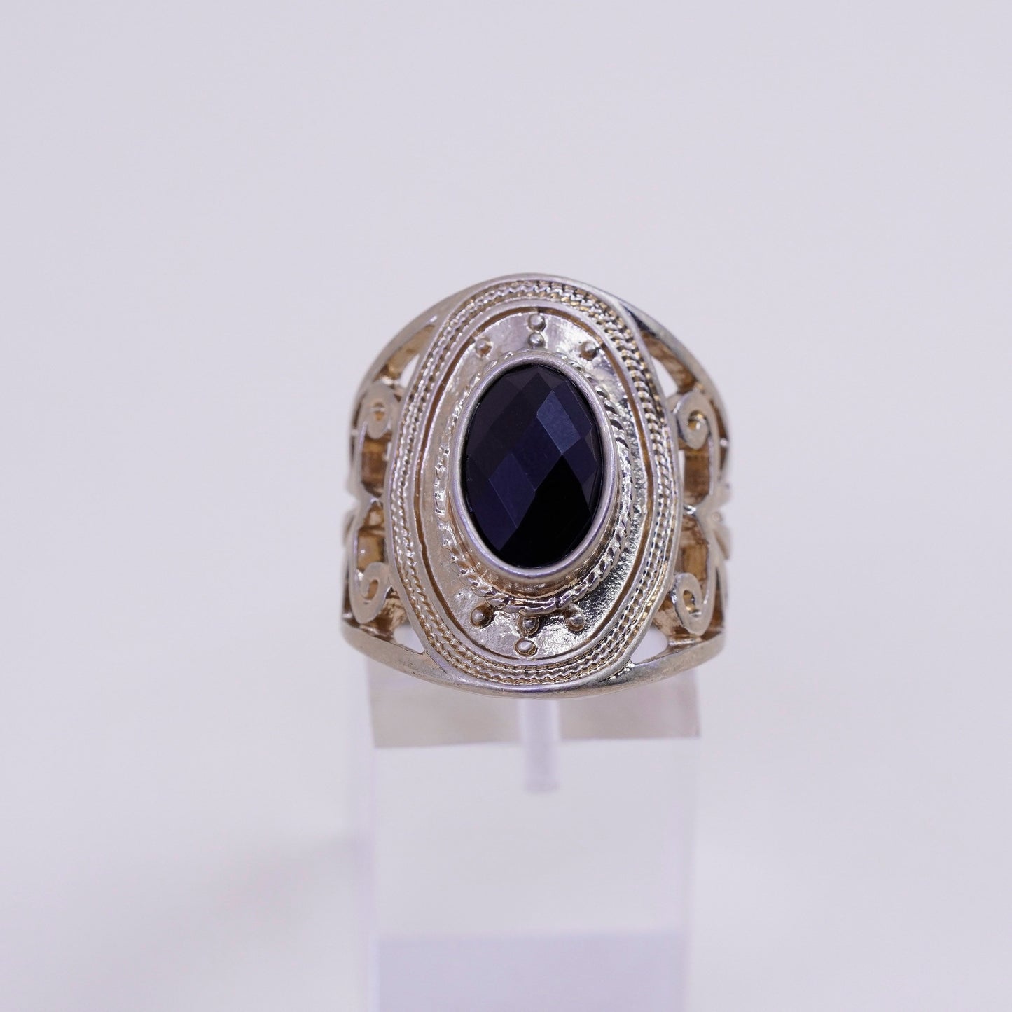 Size 7, vintage modern gold tone brass ring w/ black stone