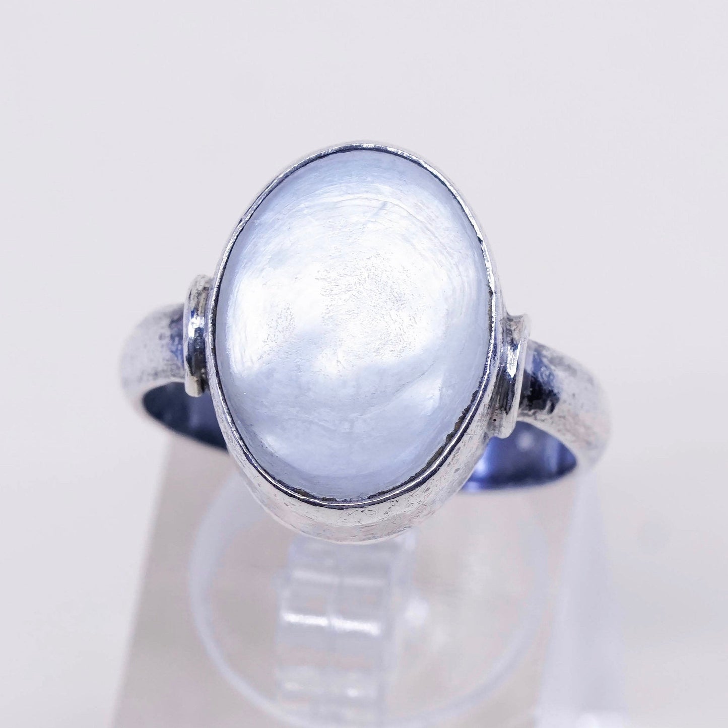 Size 6.5, Vintage sterling 925 silver handmade ring with oval mother of pearl