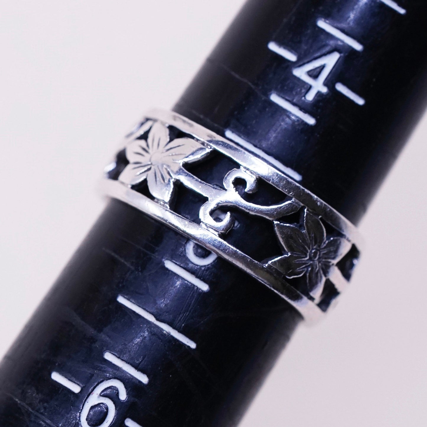 sz 4.75, vtg sterling silver handmade ring, 925 band w/ floral filigree