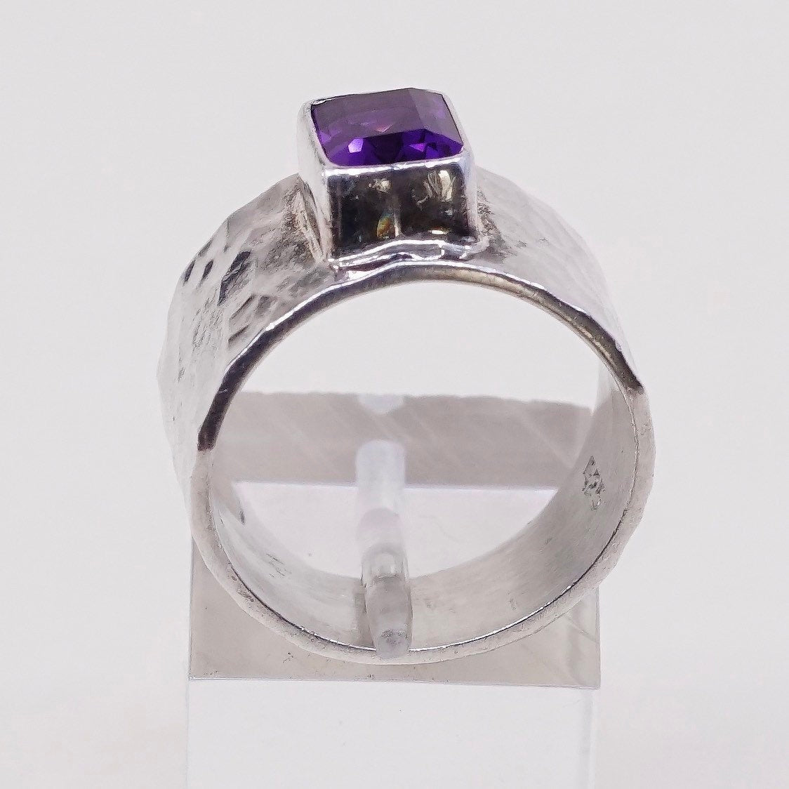 sz 8 vtg sterling silver handmade ring, Mexico 925 hammered band w/ amethyst