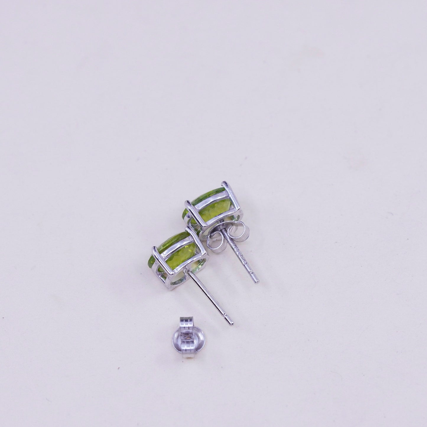 7mm, Vintage sterling 925 silver earrings with peridot, minimalist studs