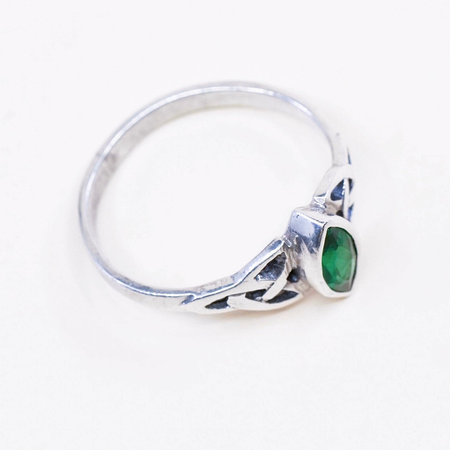 Size 6.75, Vintage sterling 925 silver handmade ring with peridot