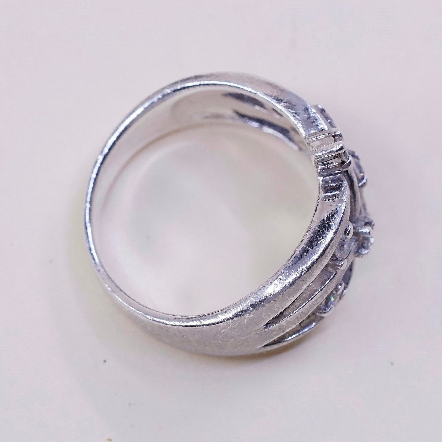 sz 7, vtg Sterling silver 925 ring, statement band with round CZ and filigree