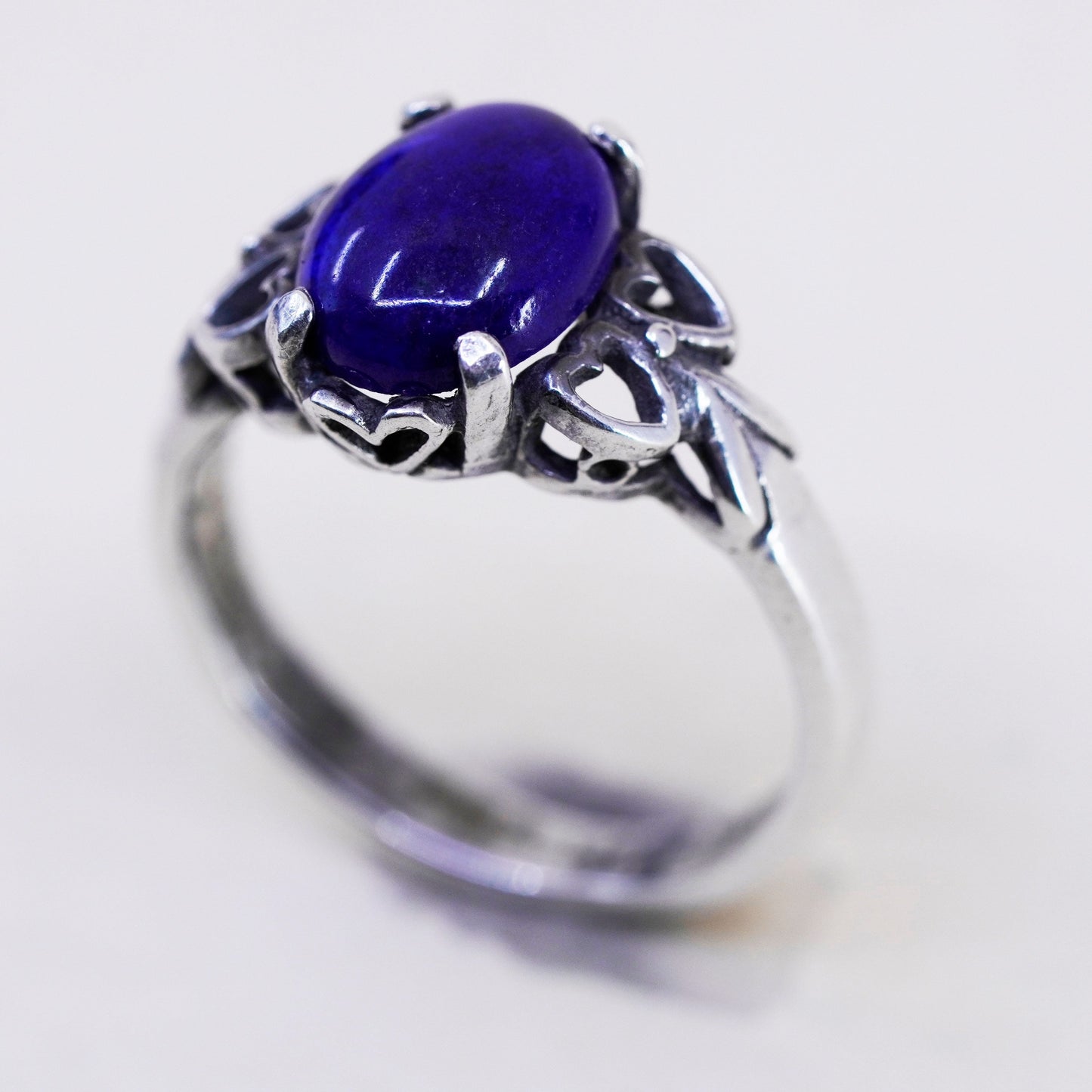 Size 5.5, vintage Sterling 925 silver handmade ring with oval blue cat eye