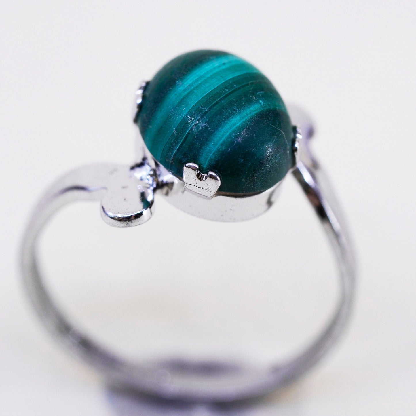 Size 6.5, southwestern Sterling 925 silver handmade ring with malachite