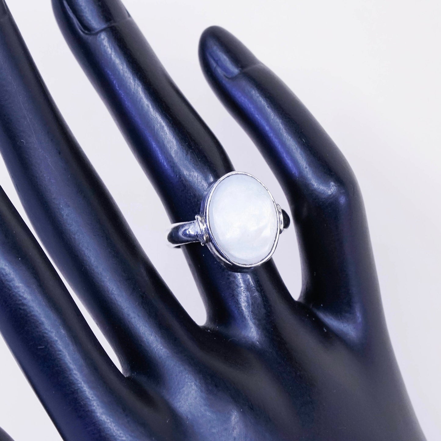 Size 6.5, Vintage sterling 925 silver handmade ring with oval mother of pearl