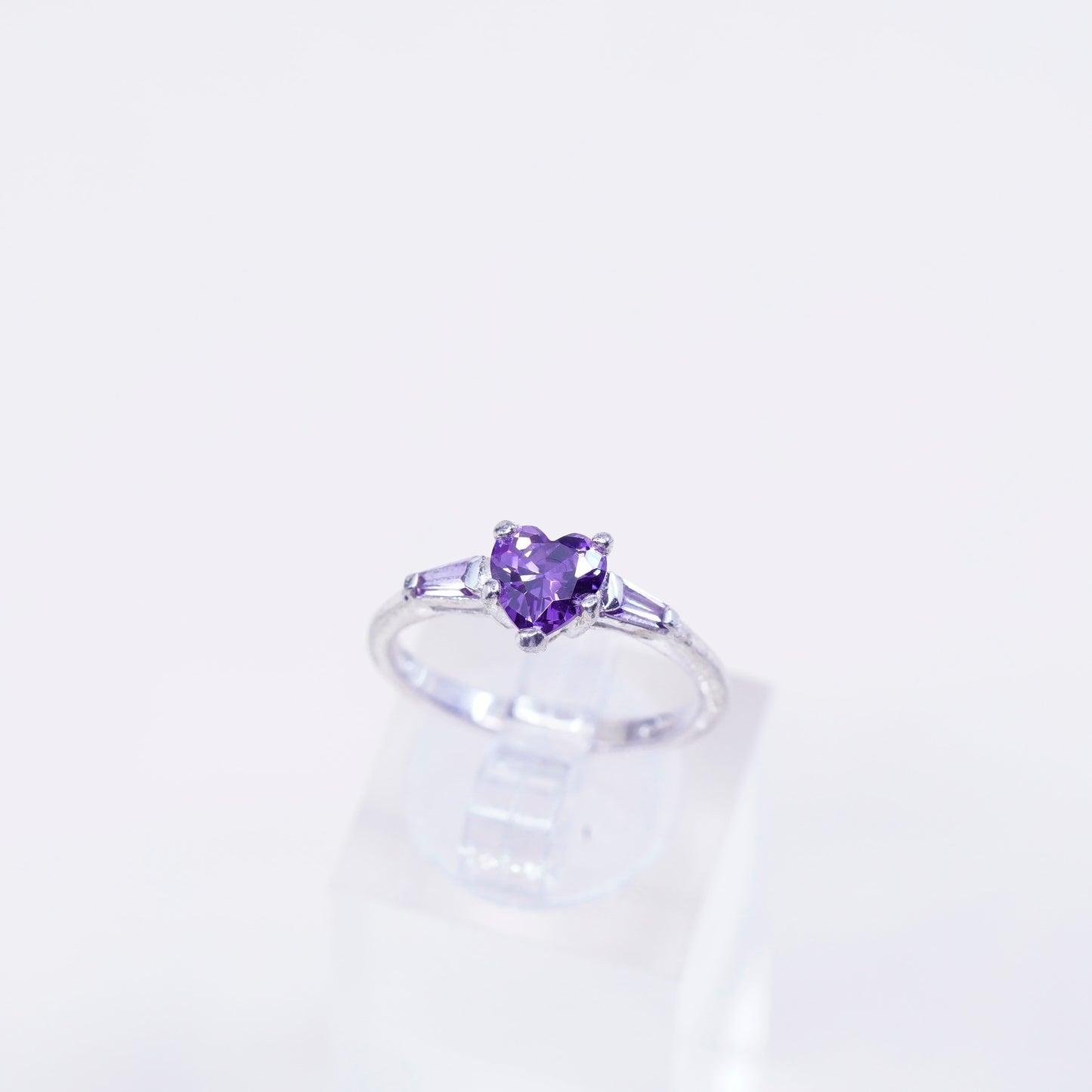 Size 6.25, vintage Sterling 925 silver ring with amethyst heart and Cz