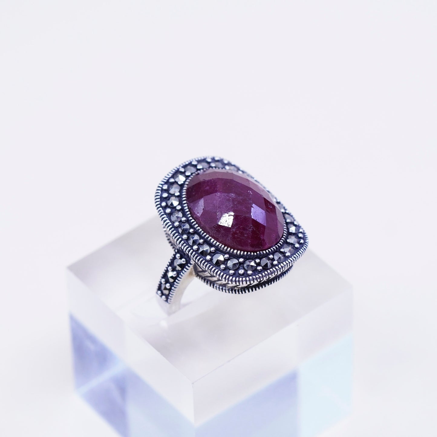 Size 6, Vintage sterling 925 silver handmade ring w/ Indian ruby and Marcasite