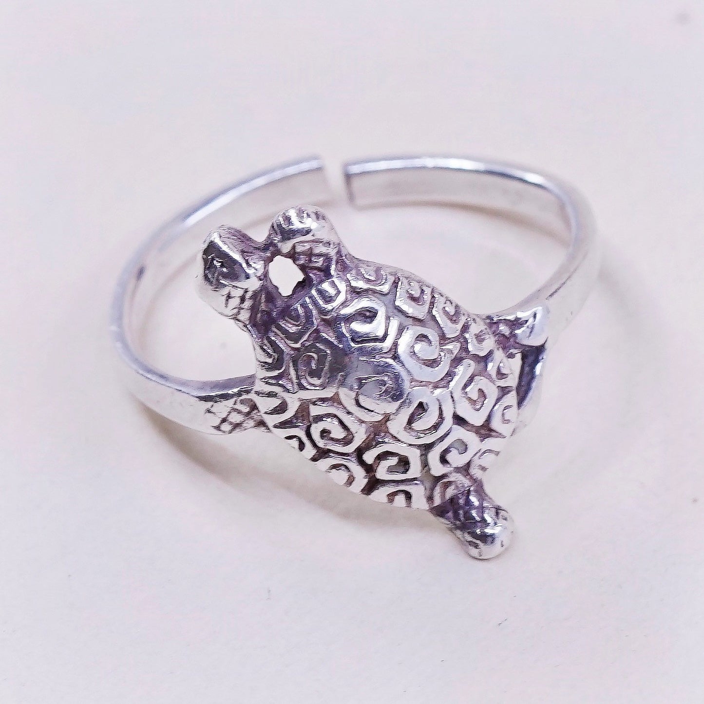 Size 7, vtg sterling silver handmade ring, 925 band with turtle