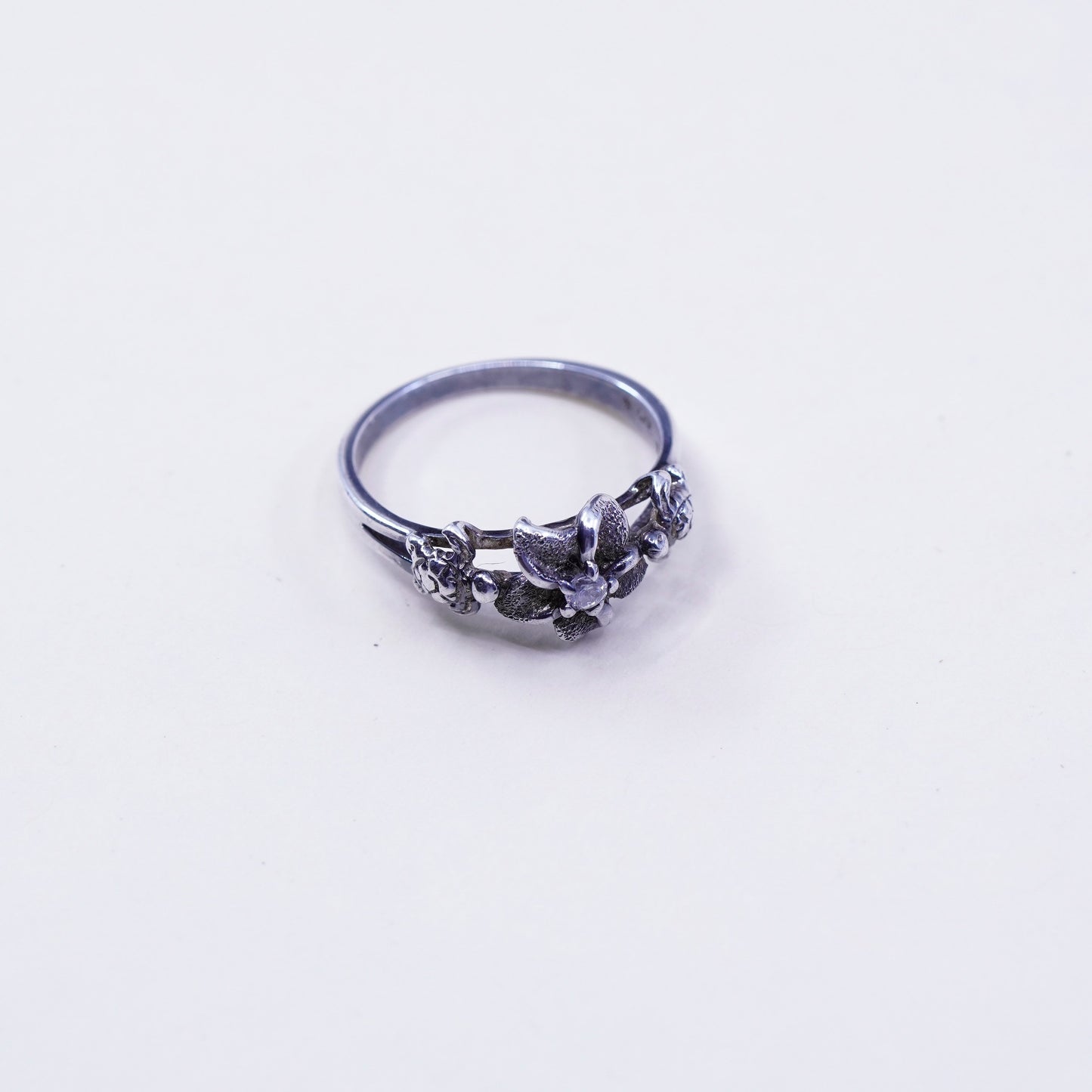 Size 7, vtg sterling silver plumeria flower with crystal ring, 925 silver ring