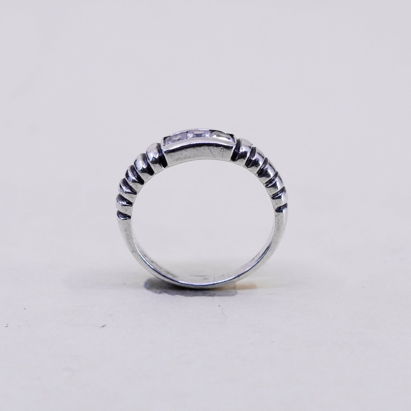 Size 7.5, vintage Sterling 925 silver statement ring, ribbed band with CZ