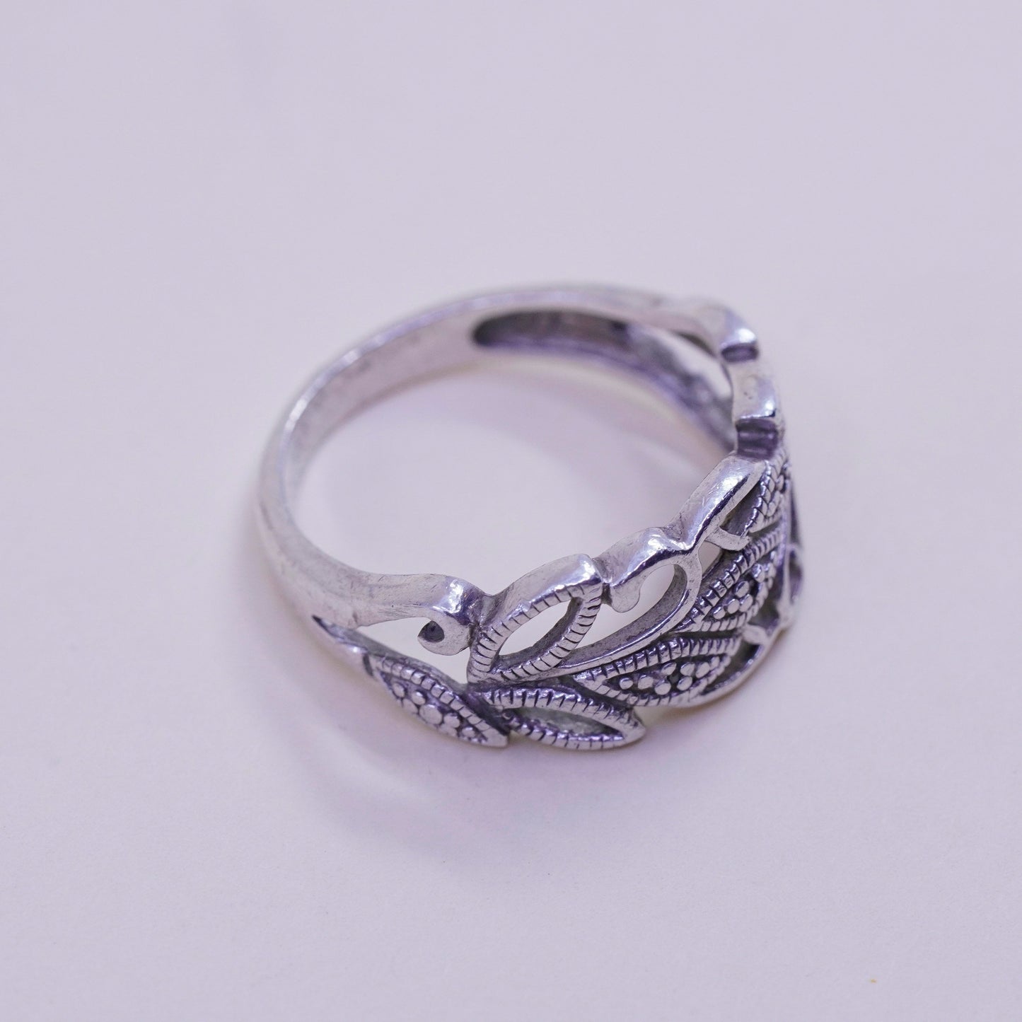 Size 7.25, vintage Sterling silver ring, 925 leaves band with real diamond