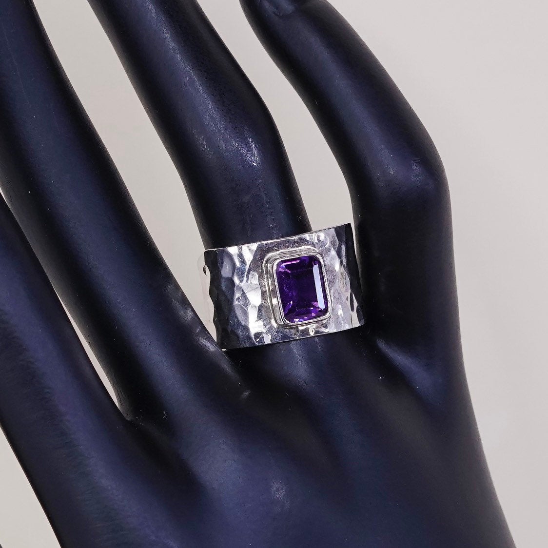 sz 8 vtg sterling silver handmade ring, Mexico 925 hammered band w/ amethyst