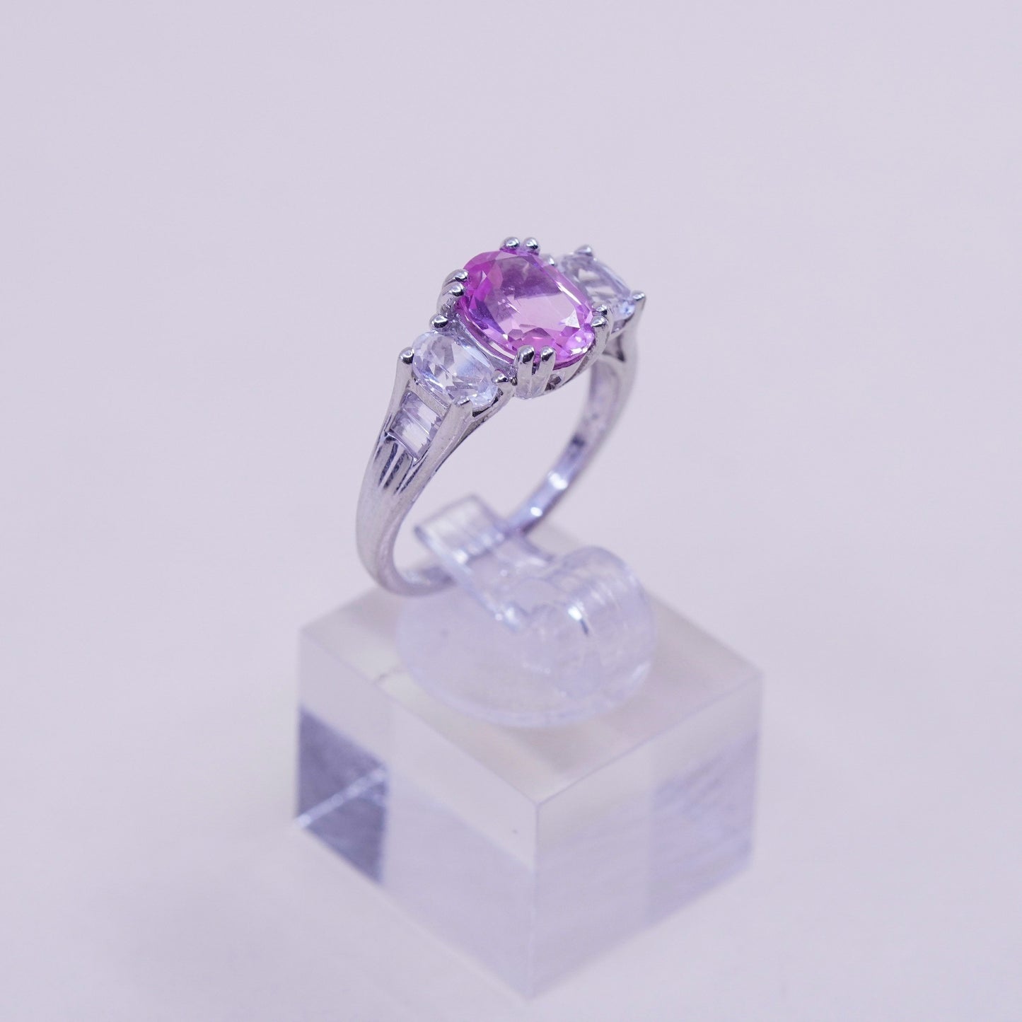 Size 7, Vintage Sterling 925 silver fashionable ring with pink clear crystal