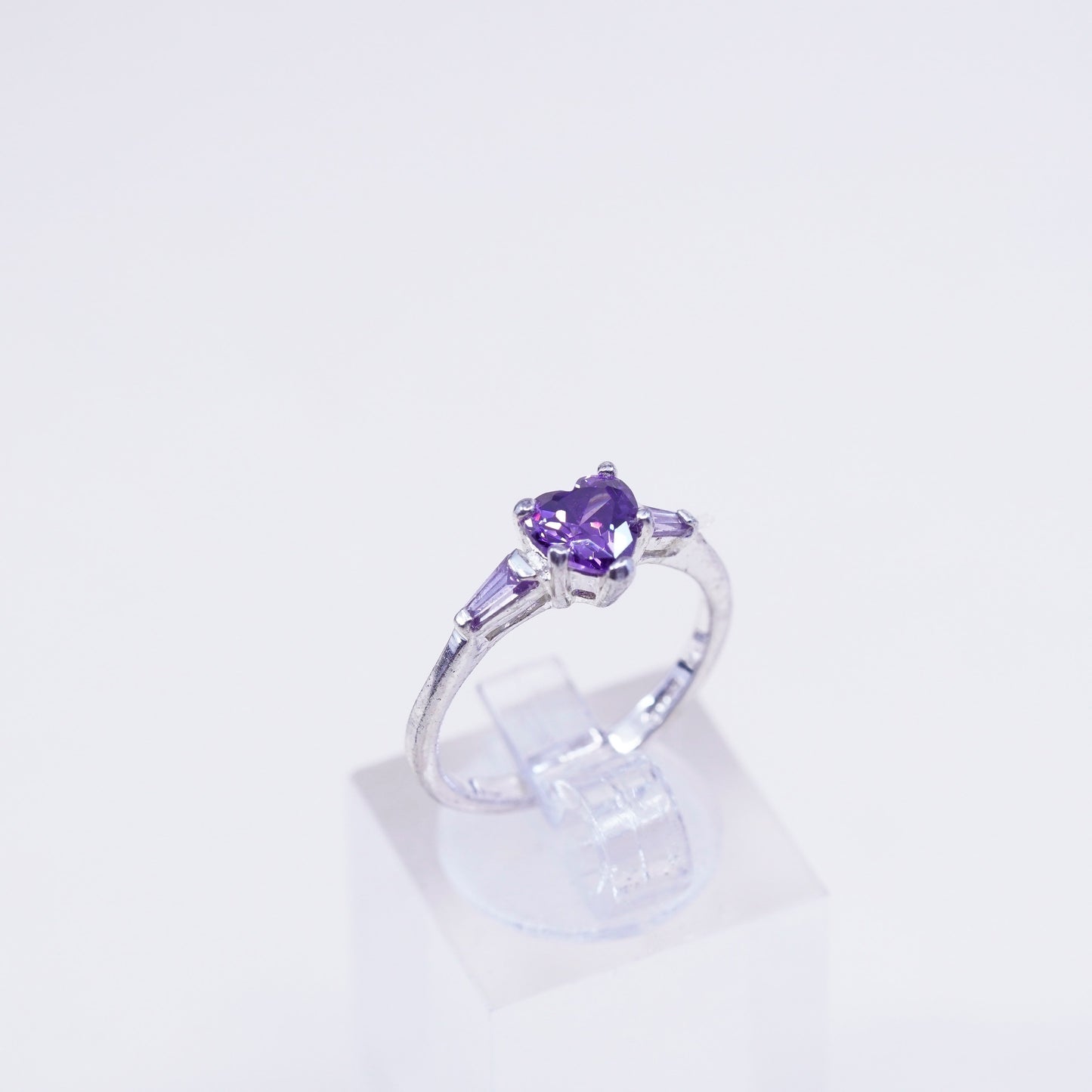 Size 6.25, vintage Sterling 925 silver ring with amethyst heart and Cz