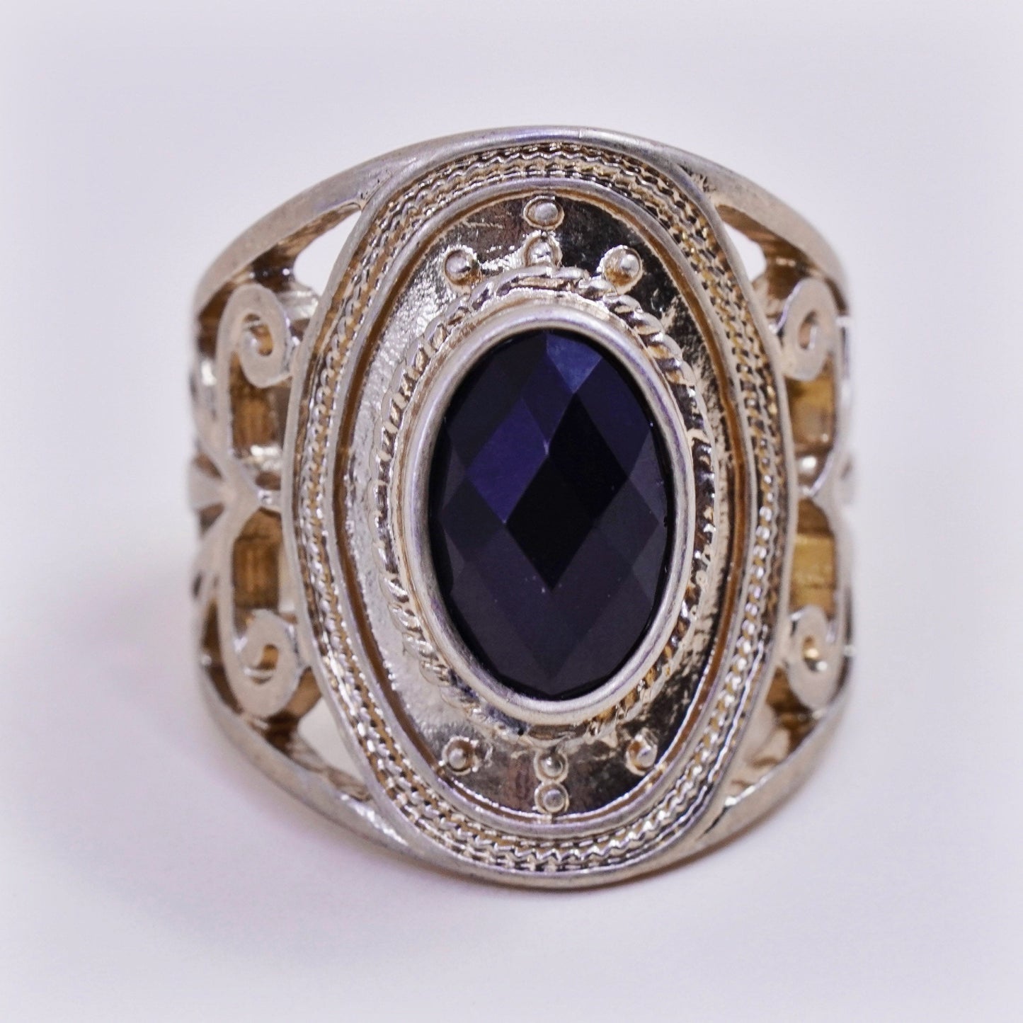 Size 7, vintage modern gold tone brass ring w/ black stone
