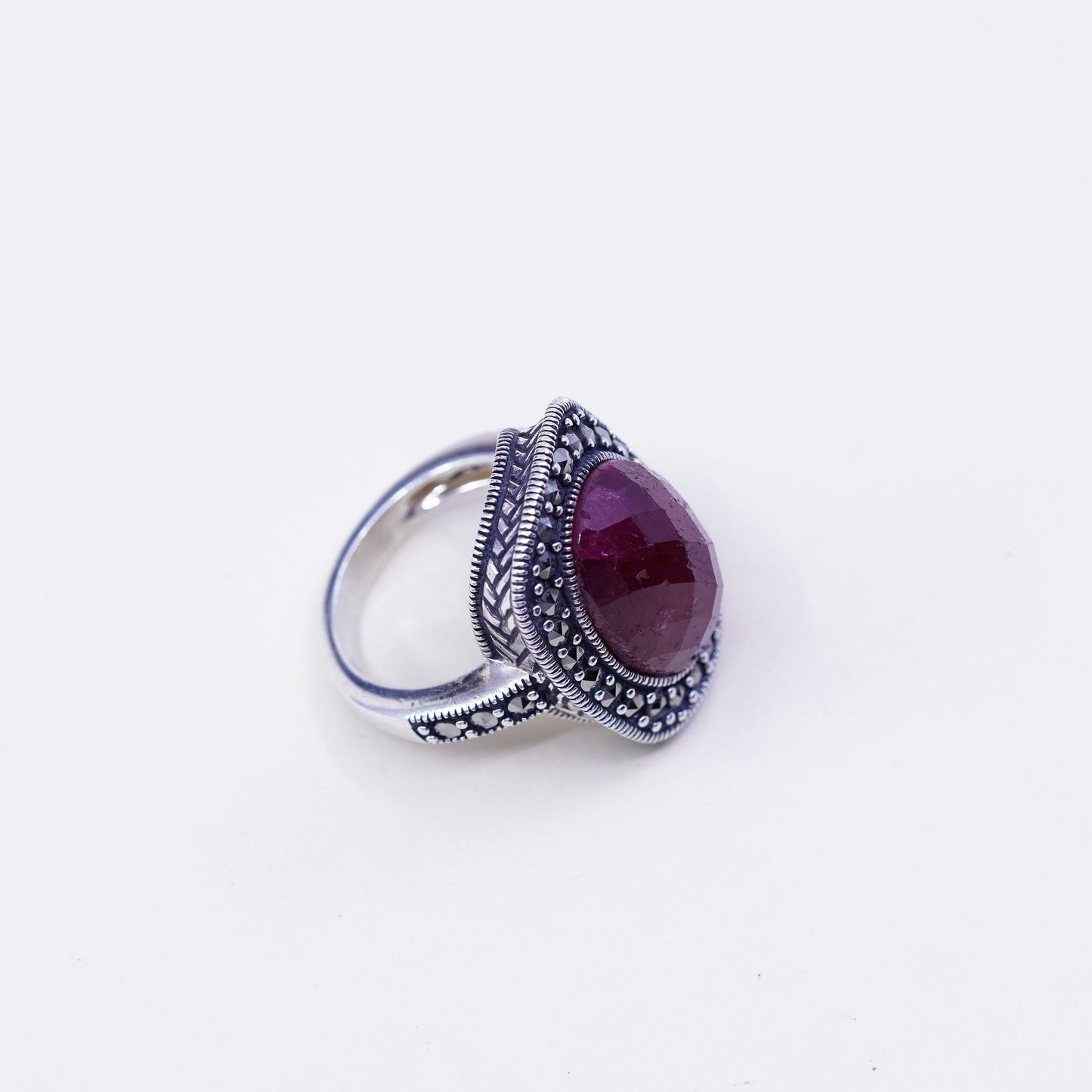 Size 6, Vintage sterling 925 silver handmade ring w/ Indian ruby and Marcasite