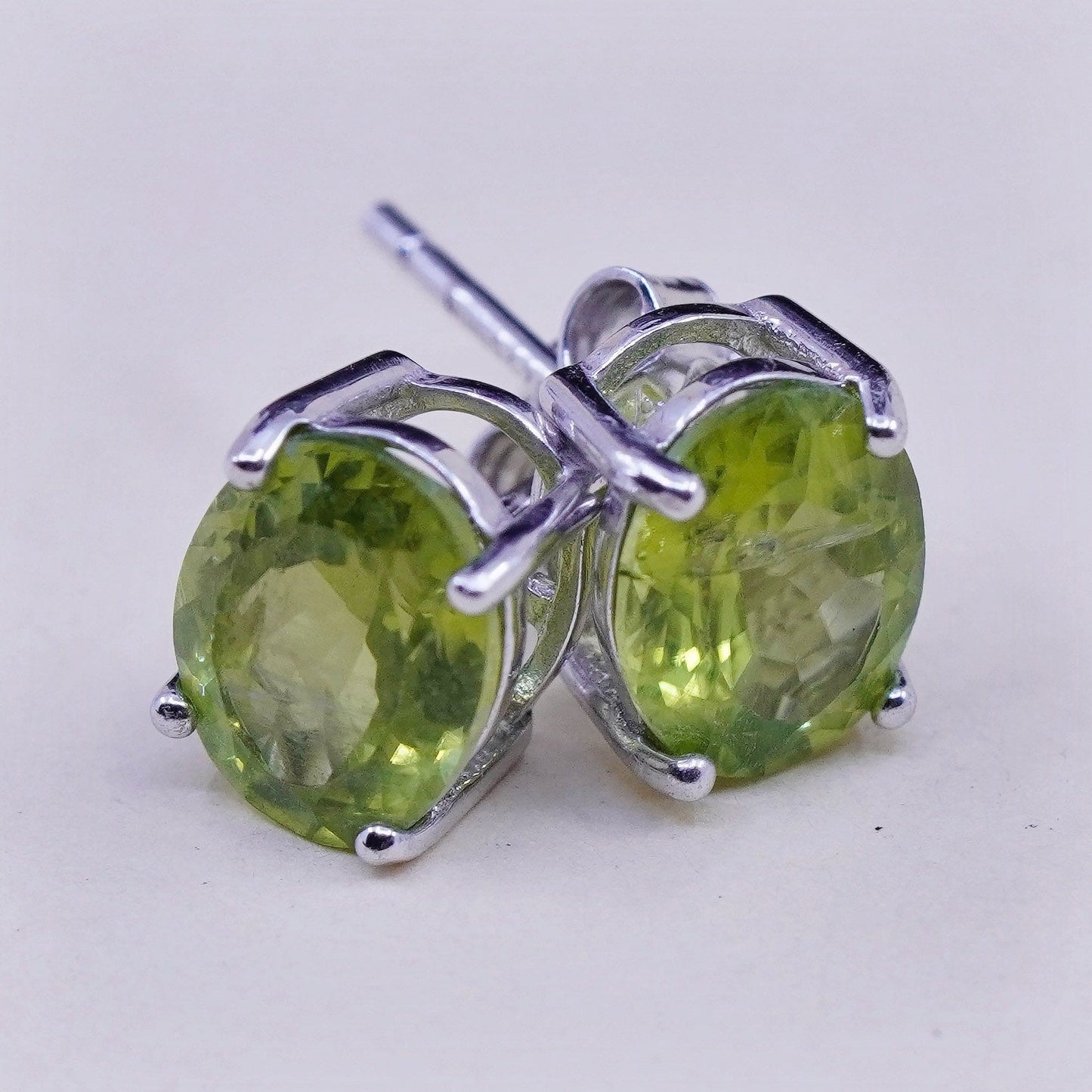 7mm, Vintage sterling 925 silver earrings with peridot, minimalist studs