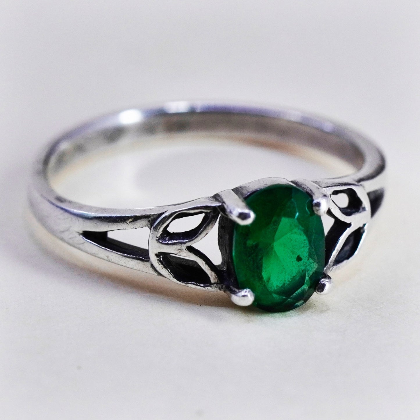 Size 7, vintage Sterling silver handmade ring, 925 stackable band with emerald