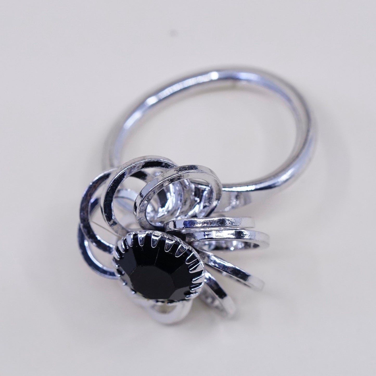 Size 6.5, vtg Sarah COV silver tone ring, flower w/ black glass details