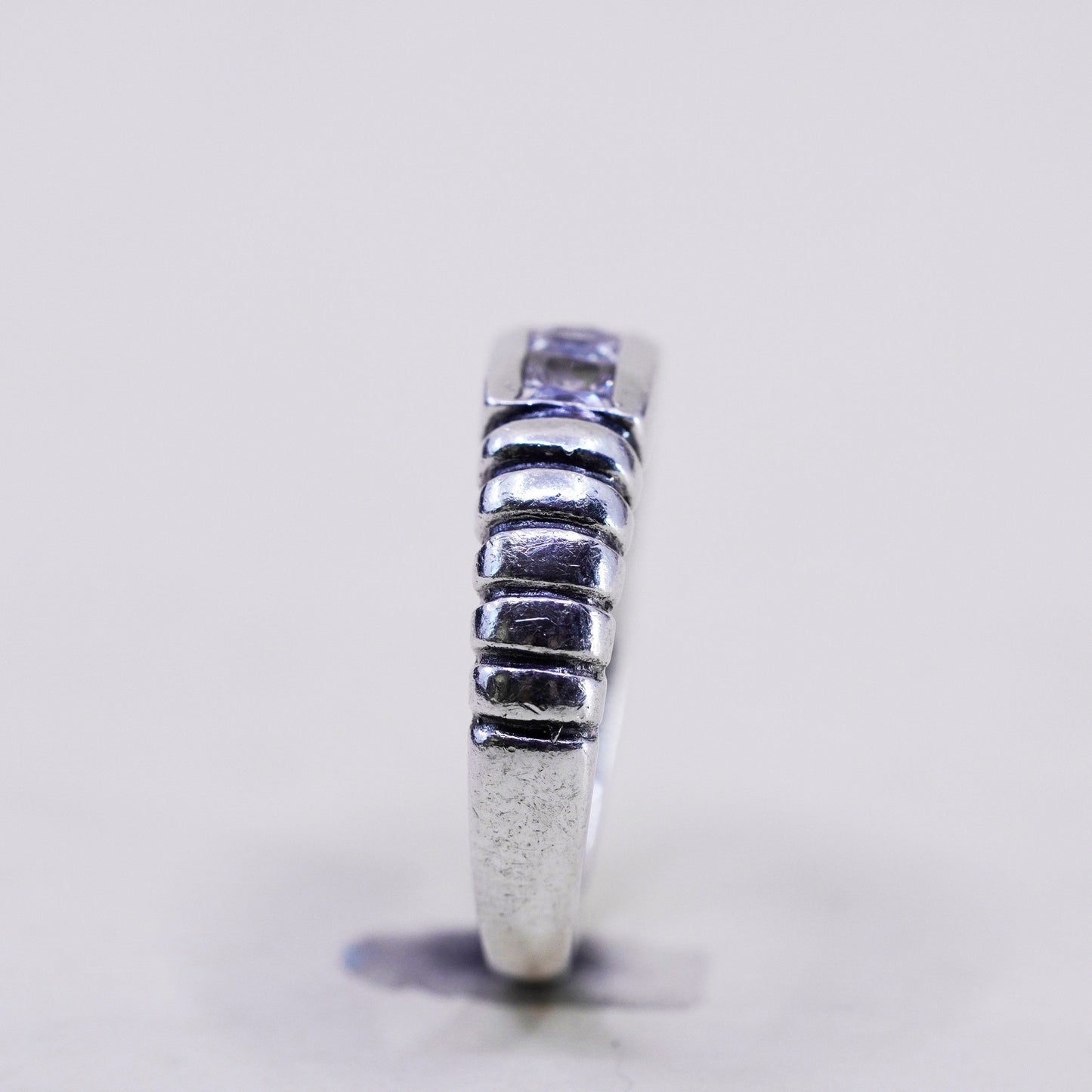 Size 7.5, vintage Sterling 925 silver statement ring, ribbed band with CZ